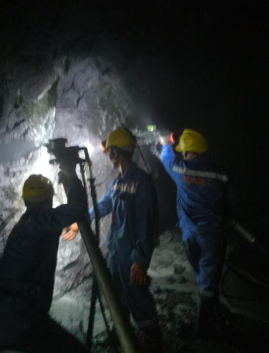 米數(shù)多潛孔鉆頭 提供高中低風(fēng)壓潛孔鉆頭 潛孔沖擊器 等優(yōu)質(zhì)采掘鉆具